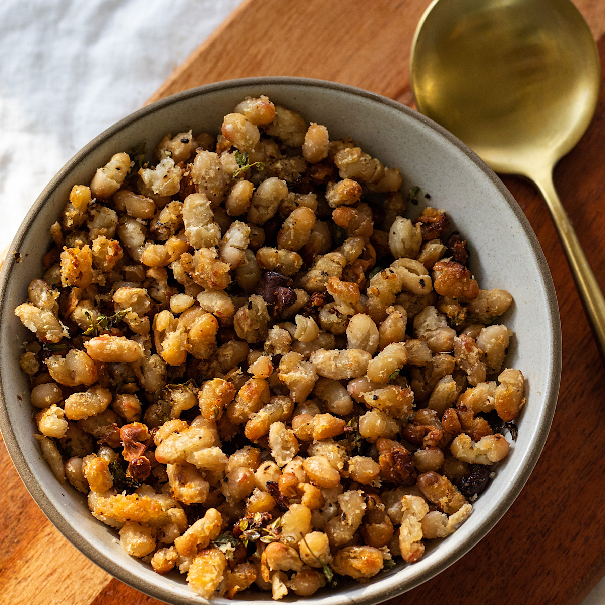 Crispy white beans with lemon and garlic
